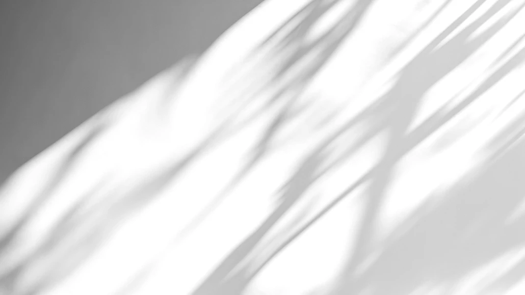 部屋にさす光の画像