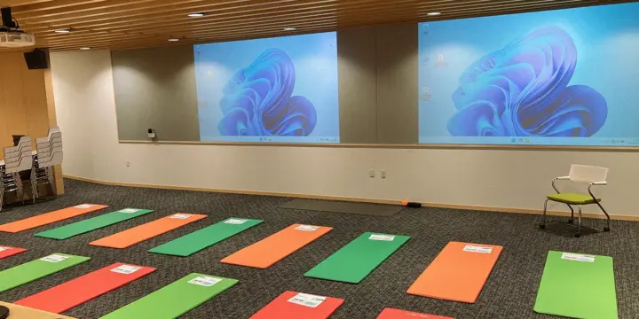 大学でのヨガ講座会場